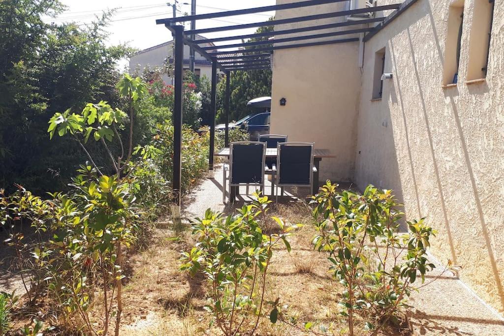 Appartement Les Pucines T1bis luxe rez de jardin climatisation plein sud à Six-Fours-les-Plages Extérieur photo