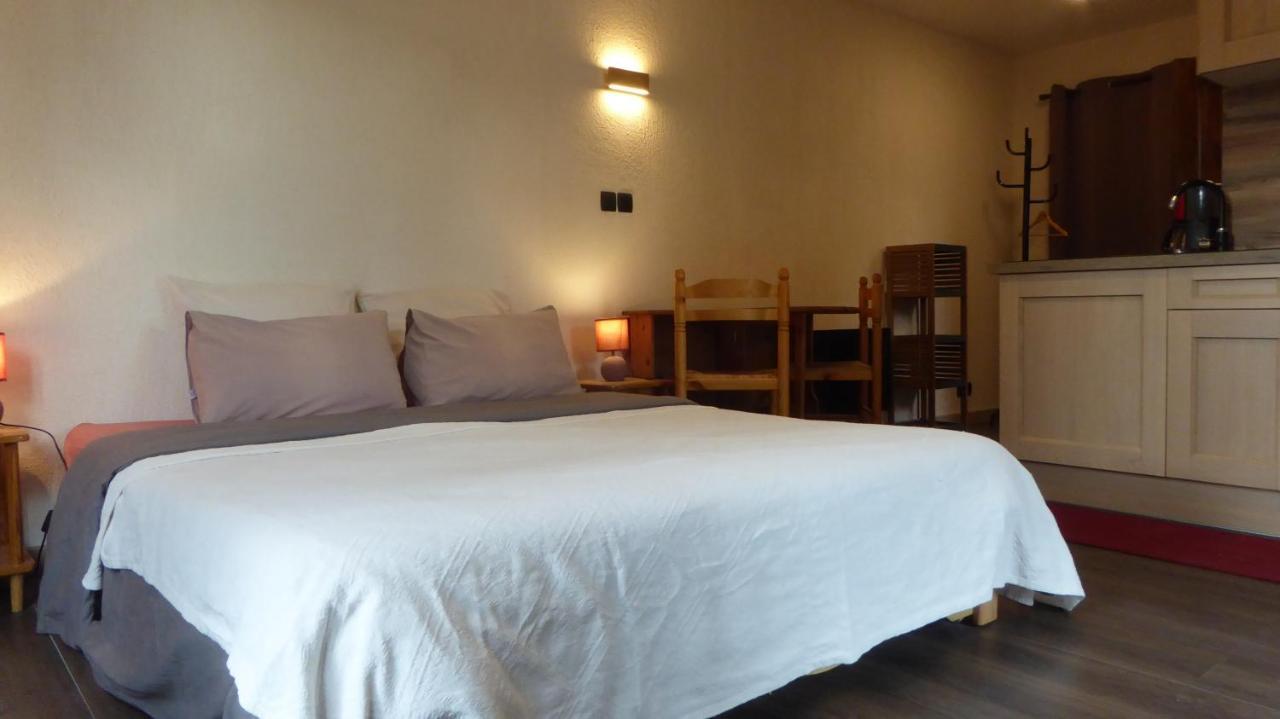 Appartement Les Pucines T1bis luxe rez de jardin climatisation plein sud à Six-Fours-les-Plages Extérieur photo