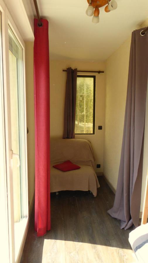 Appartement Les Pucines T1bis luxe rez de jardin climatisation plein sud à Six-Fours-les-Plages Extérieur photo
