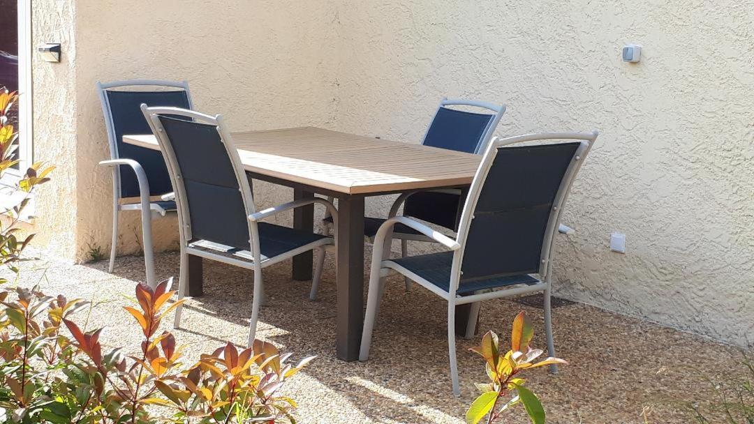 Appartement Les Pucines T1bis luxe rez de jardin climatisation plein sud à Six-Fours-les-Plages Extérieur photo